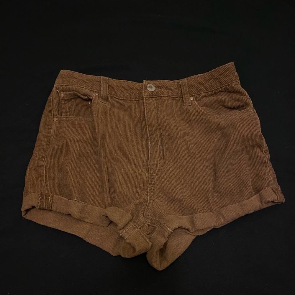 Indigo rising, brown shorts